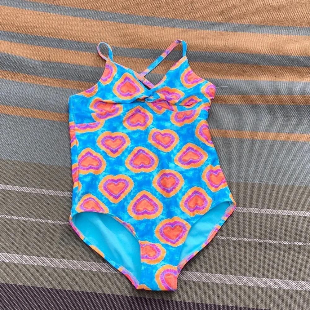 LANDS END One Piece Swimsuit Sweet Rainbow Hearts  Girls Size 8 (Medium) NEW